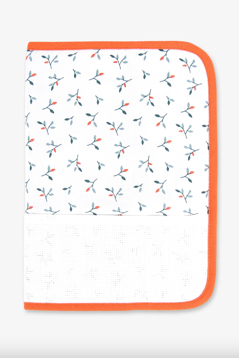Funda para pañales o documentos punto de cruz Hojas