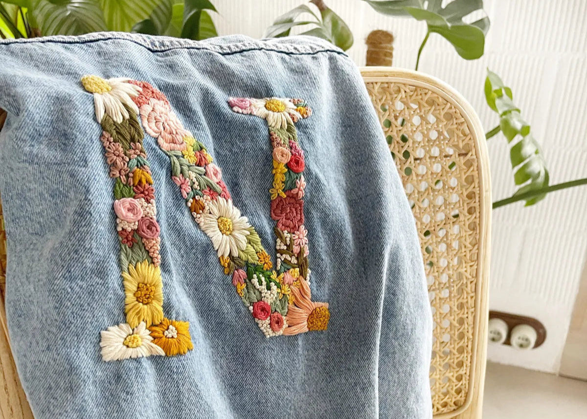 Taller de bordado. Inicial rellena de flores sábado 15 de Noviembre