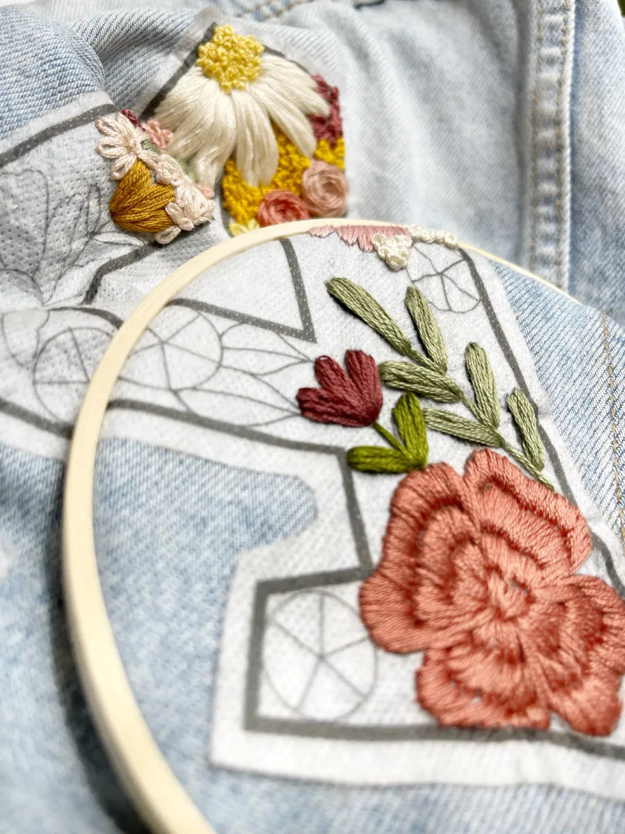 Taller de bordado. Inicial rellena de flores jueves 13 de Noviembre