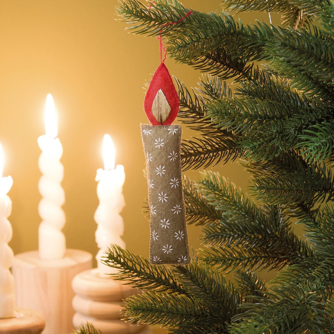 Kit de bordado · Adorno de fieltro Vela de Navidad