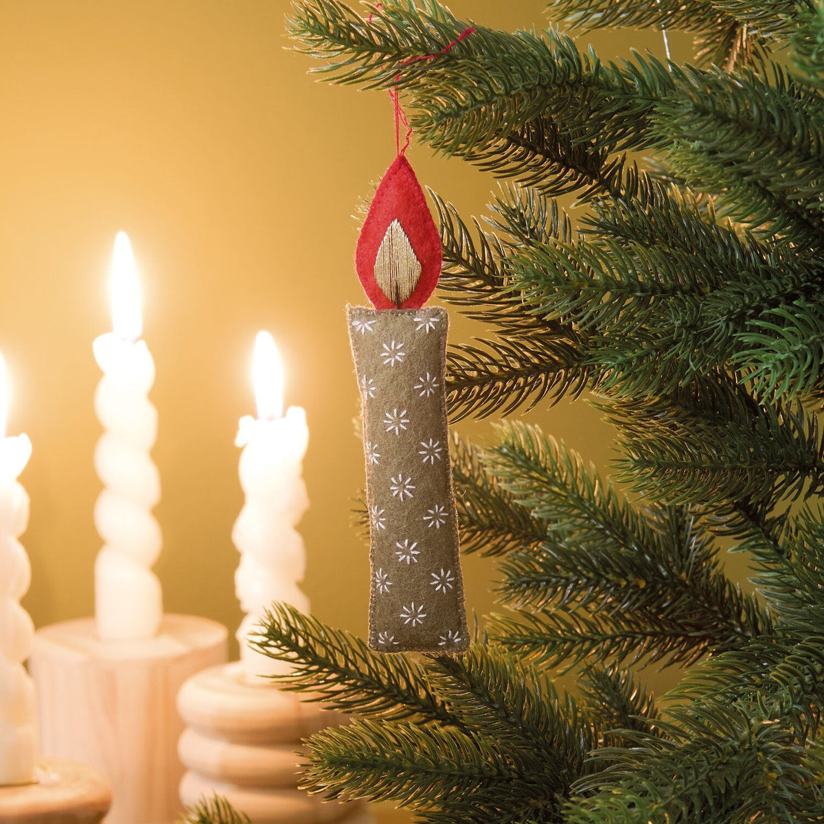 Kit de bordado · Adorno de fieltro Vela de Navidad
