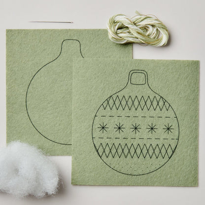 Kit de bordado · Adorno de fieltro Bola de Navidad