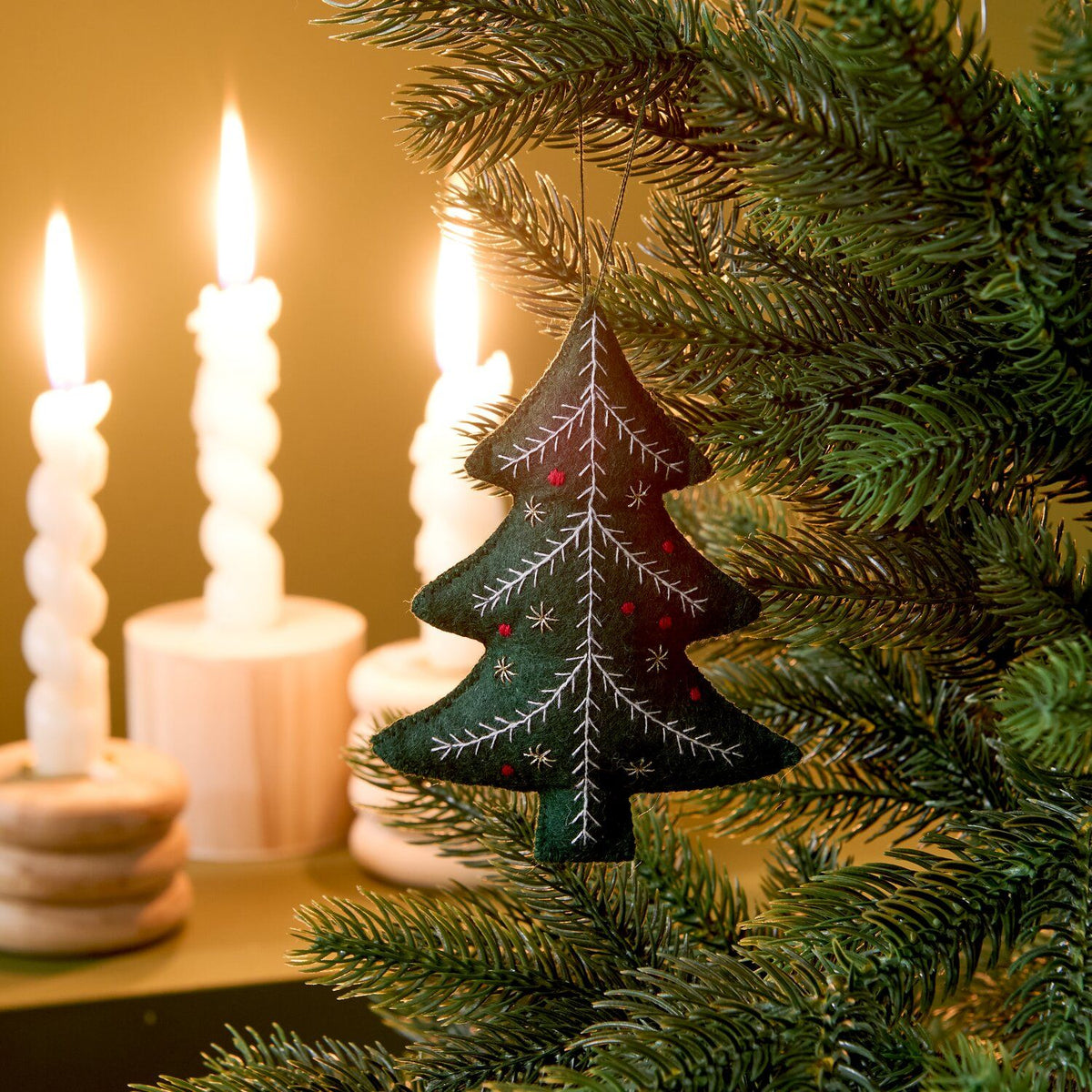 Kit de bordado · Adorno de fieltro Árbol de Navidad