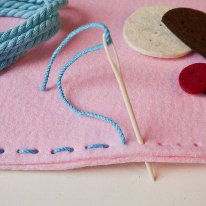 Gift kit for children to make a pink cat bag