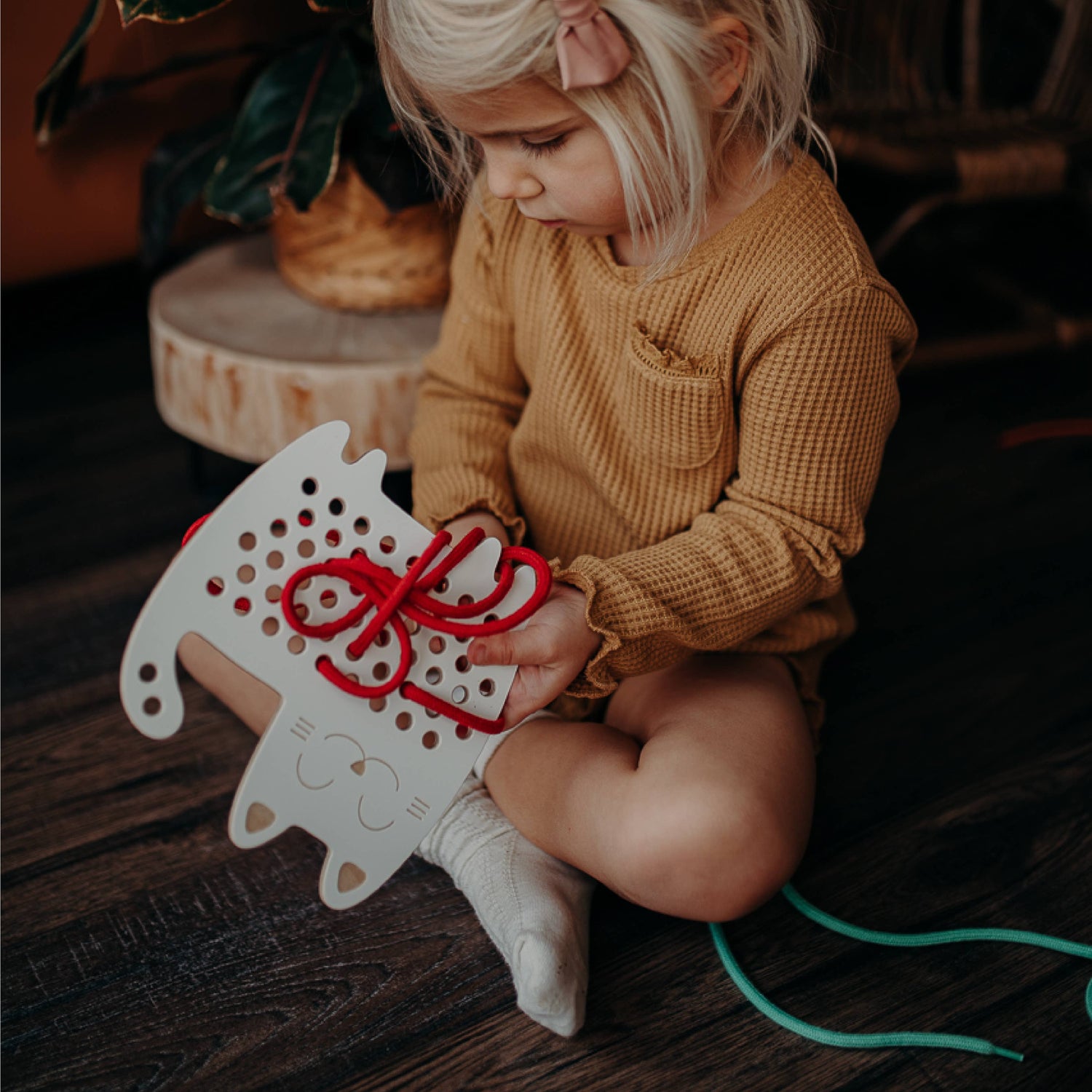 Sophia el Gato, juguete de madera con cordones